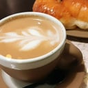 Foto de CAFE CON LECHE + 2 MEDIALUNAS