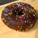 Foto de Dona Bañada en Chocolate rellena con Dulce de Leche