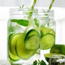 Foto de Jarra de agua con fruta natural 