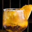 Foto de Michelada de Frutos Amarillos (Sin licor)