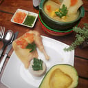 Foto de solo los jueves SANCOCHO DE GALLINA CON ARROZ AGUACATE DOS PRESAS DE GALLINA YUCA PLATANO PAPA HOGAO PICADO