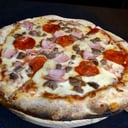 Foto de PIZZA CARNÍVORA para compartir 