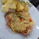 Foto de Pollo deshuesado a la pizza con papas españolas
