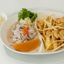 Foto de Ceviche + Chicharron de pescado 