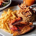 Foto de 1/4 pollo + papas + chaufa + ensalada 