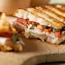 Foto de Panini de pavo tipo bruschetta
