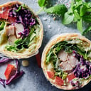 Foto de Wrap de Atún: (Tortilla, atún, lechuga, tomate, aguacate, queso crema)