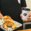 Foto de Cafe mediano + 2 medialunas