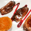 Foto de Magret De Pato A La Plancha Con Confitura De Manzana Y Salsa De Frutos Rojos