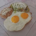 Foto de chilaquiles con huevos al gusto