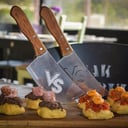 Foto de Coca d'oli con longaniza y butifarra (4 und) VS Coca d'espencat con salsa romesco (4 und)