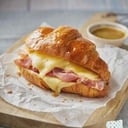 Foto de Medialuna con Jamón y Queso