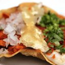 Foto de Vampiro: Tostada con carne a elegir y Queso manchego (Pastor, Suadero, Bistec, Chuleta, Pechuga, Longaniza, Campechana)