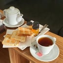 Foto de CAFE C LECHE CON TOSTADAS , MERMELADA Y QUESO