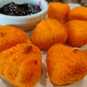 Foto de Triángulos de queso brie con mermelada de arándanos