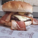 Foto de Bacon  1/4 lb.( salsa de queso,tocineta y champiñones)