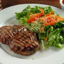 Foto de CHUHRRASCO CON ENSALADA DE PALTA