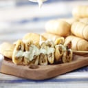 Foto de 24 MINI TEQUEÑOS + 12 MINI EMPANADAS CON 3 SALSA