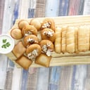 Foto de 12 TEQUEÑOS 8CM + 6 MINI PASTELES + 6 MANDOCAS, 3 SALSAS