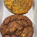 Foto de Cookie de Vainilla con Chocolate / Cookie de Chocolate con Chocolate Negro