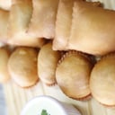 Foto de MINI PASTELES DE POLLO X 6U + salsa