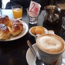 Foto de CAFE CON LECHE CON 3 MEDIALUNAS