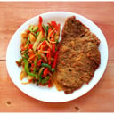 Foto de Milanesa de carne con verduras salteadas