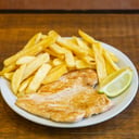 Foto de Pollo grillado con guarnicion (aclarar guarnicion en comentarios)