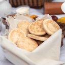 Foto de Cafe con leche con dos tortillas