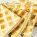 Foto de Cafe o te con tostado de jamón y queso