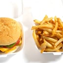 Foto de Bn8 - hamburguesa triple con séxtuple queso cheddar, doble queso emmenthal, tomate, huevo frito / Papas fritas