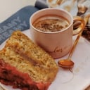 Foto de TORTA DE VAINILLA CON SEMILLAS DE AMAPOLA Y FRUTOS ROJOS