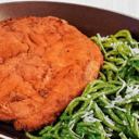 Foto de FETUCCINI AL PESTO CON MILANESA DE POLLO O SABANA DE LOMO