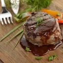 Foto de Lomo de res grillado- puré de papas con ajo y manteca de tomillo, hinojo asado y zanahorias