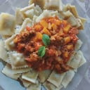 Foto de Ravioles con salsa Boloñesa