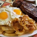 Foto de Biffe 300 grs. lomo vetado  a lo Pobre