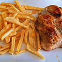 Foto de 1/4 de pollo deshuesado grille con fritas