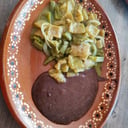 Foto de Chicharrón de cerdo en salsa verde o roja con frijoles y arroz 