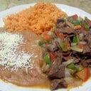 Foto de Bistec a la mexicana con arroz y frijoles 
