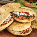 Foto de 4 gorditas de chicharrón prensado y 2 refresco 