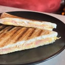 Foto de Sándwich caliente de jamón y queso