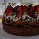 Foto de Brownie con frutillas y chocolate 