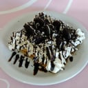 Foto de con crema, oreos y baño de chocolate