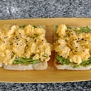 Foto de Tostadas con palta y huevo