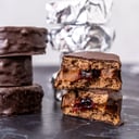 Foto de (527868) Alfajor marplatense con corazon de frambruesa pack x 8 U