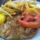 Foto de 1/4 DE POLLO A LA PARRILLA CON PAPAS FRITAS