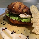 Foto de Croissant de Salmon y Aguacate.
