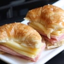 Foto de Medialuna de jamon y queso una unidad