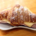 Foto de Medialunas con jamón y queso