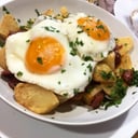 Foto de Huevos rotos con chistorras